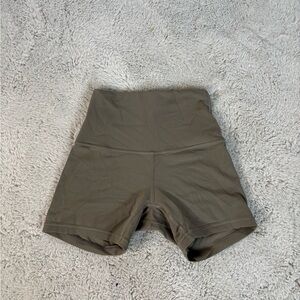 Lululemon High Rise Short 4”
